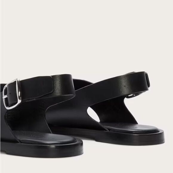 NEW Everlane The City Crossover Sandal in black - Picture 5 of 8